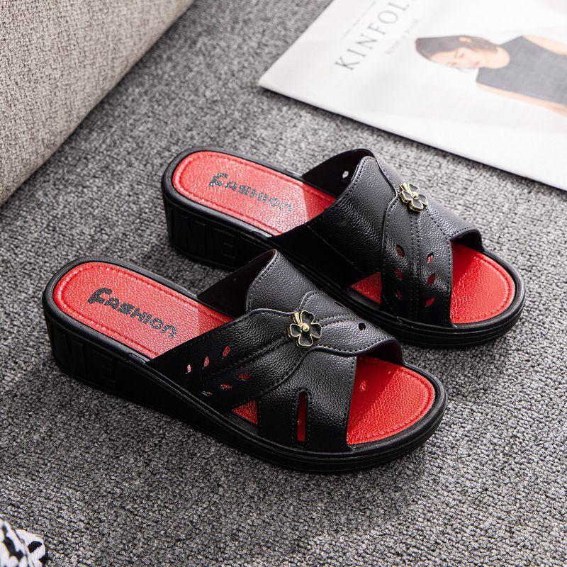 Тапочки «клевер» для мам среднего возраста, быстросохнущие нишевые босоножки на наклонном каблуке, высококачественные сандалии с толстой подошвой