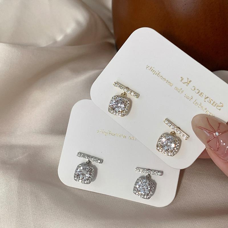 Легкие роскошные серьги-гвоздики High-End Sense Super Flash Square Zircon с одним словом для женщин, уникальные серьги с индивидуальным темпераментом