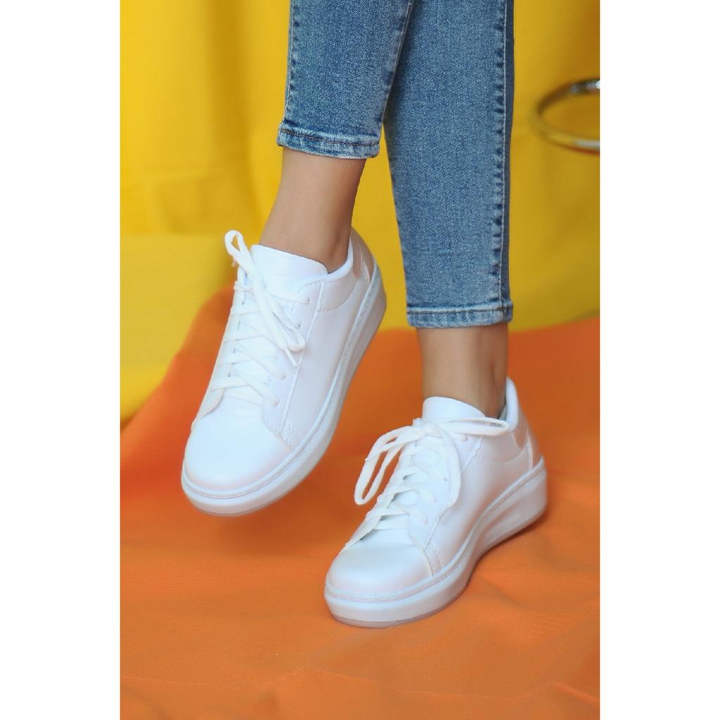 Женские белые кроссовки спортивная обувь