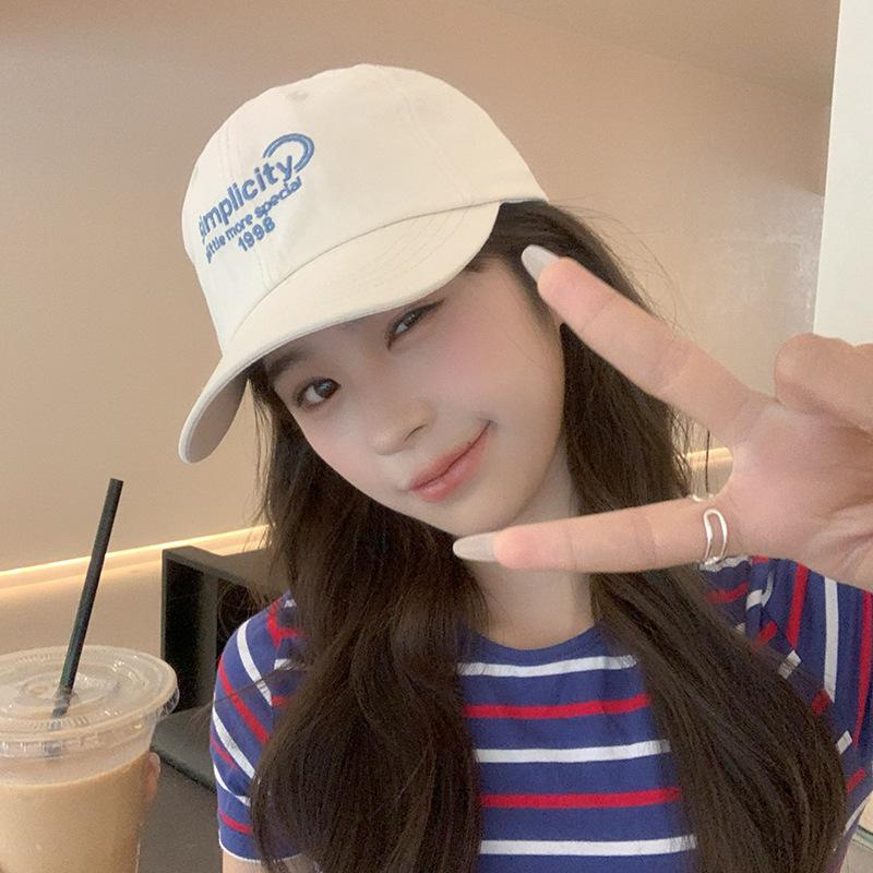 Бейсболка с вышивкой букв Новая корейская бейсболка Женская бейсболка с широкими полями для лица Буквы Защита от солнца Бейсболка