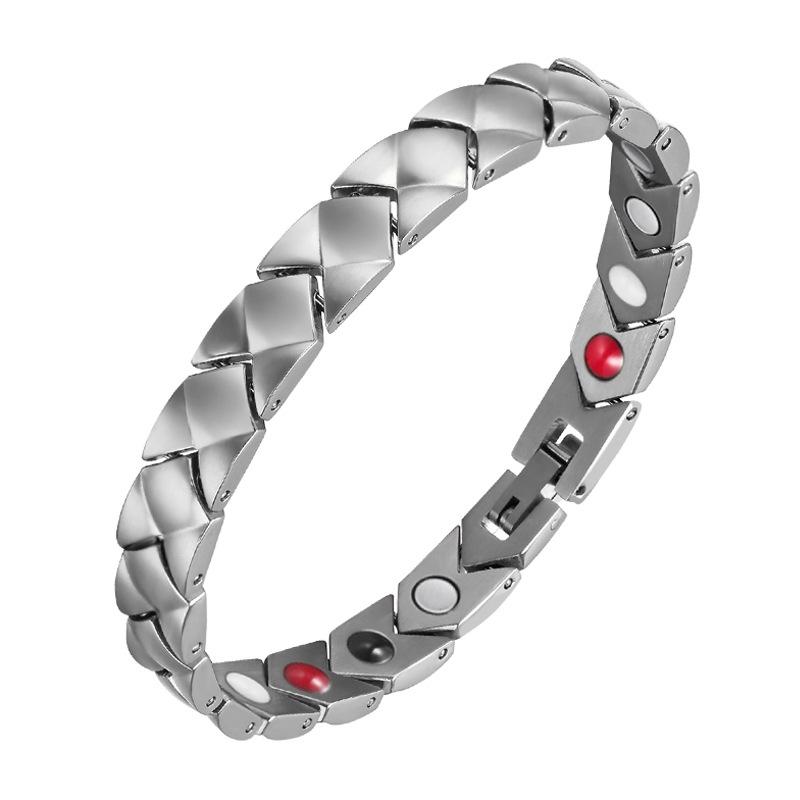 Роскошный браслет SVANHILD из титана — зеркально отполированные кубики для залов заседаний и торжественных мероприятий