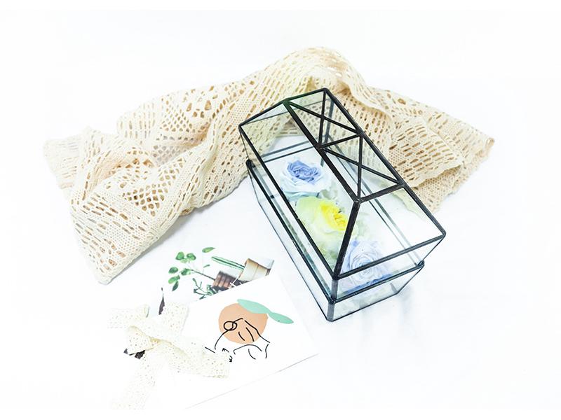 Geometric Glass Greenhouse: Preserved Flower & Moss Succulent Display for Home & Restaurant Decor