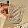 Стильная полосатая стеклянная кружка с ручкой в инста-стиле