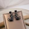 Серьги-клипсы 'Серебряная Игла' с черным котенком: Стильные мультяшные серьги-гвоздики с жемчугом, легкий роскошный дизайн