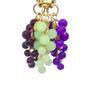 Брелок-подвеска ручной работы в виде винограда из бисера - Фиолетовый и зеленый стеклянный шарм для женских сумок