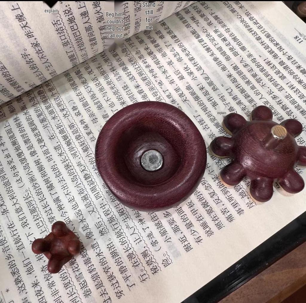 Boxwood Hand-carved Pikachu & Gengar Sandalwood Desk Ornament Gift