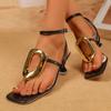Новые женские сандалии 2025 года Летняя уличная обувь Тонкий высокий каблук Квадратный носок Шлепанцы с перемычкой для пальца Большой размер Сандалии с металлической пряжкой