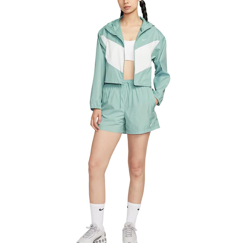 Nike Спортивные куртки Женские Стальной серый/Парусный белый/Парусный белый С капюшоном Умеренная Другое HJ1183-017