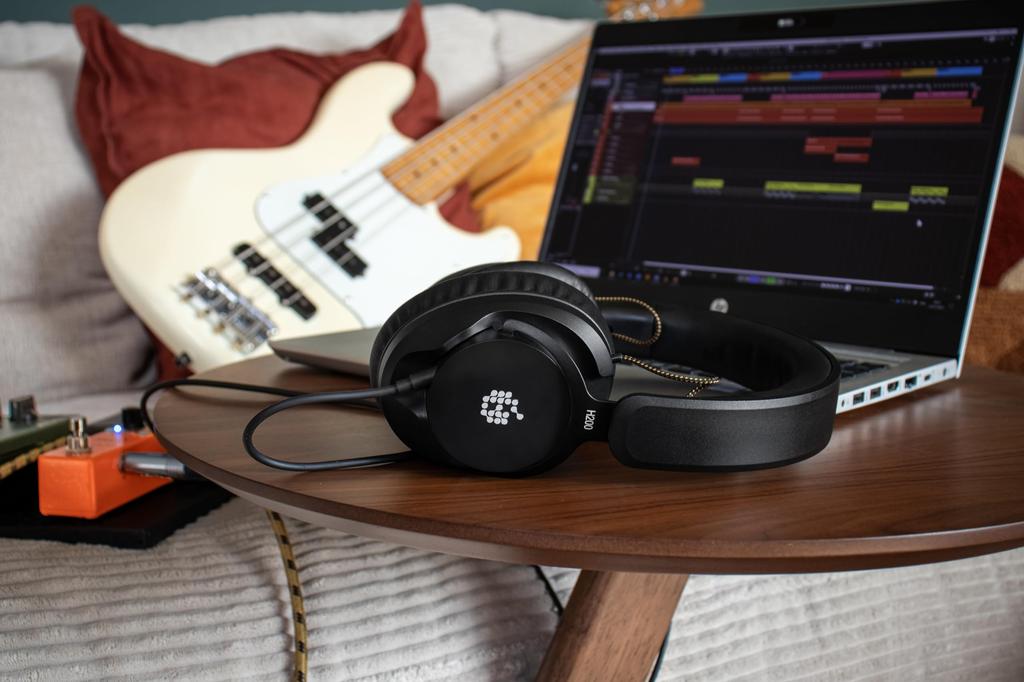 Герметичные мониторные наушники ADAM Audio H200