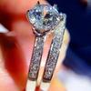 Huitan Великолепное кольцо с блестящим цирконием для женщин, модные двойные штабелируемые аксессуары для пальцев для свадебной церемонии, вечеринки