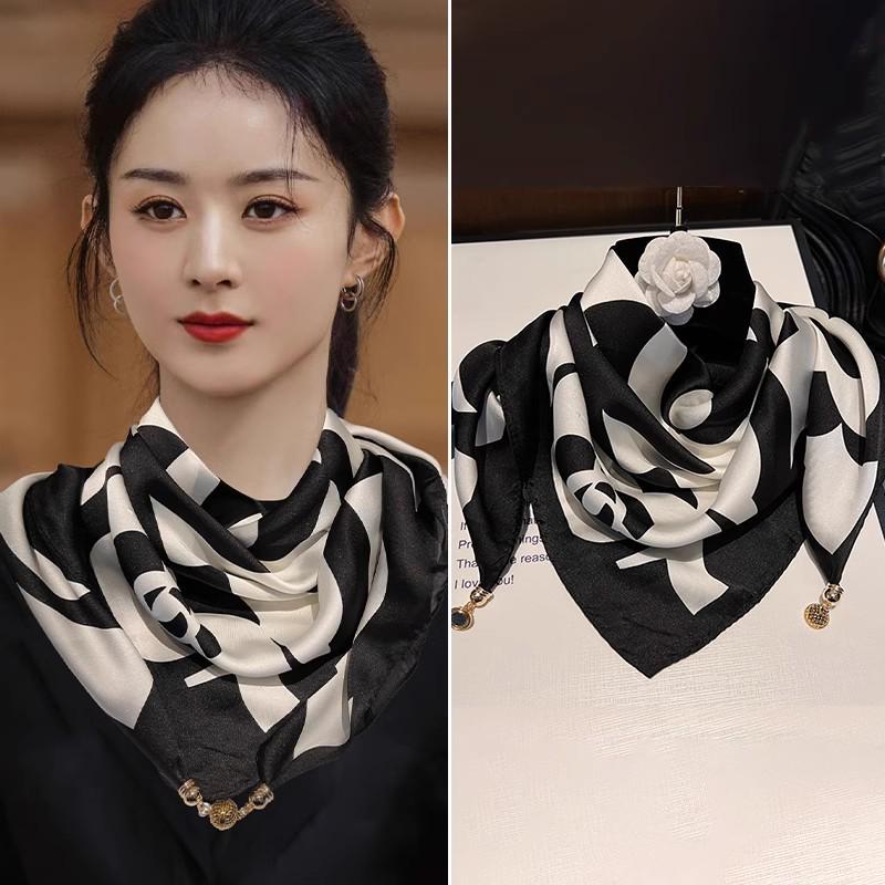 Magnetic Buckle Silk Neck Scarf: Triangle Design for Women, 70x70cm, Lightweight Spring/Summer/Autumn Accessory