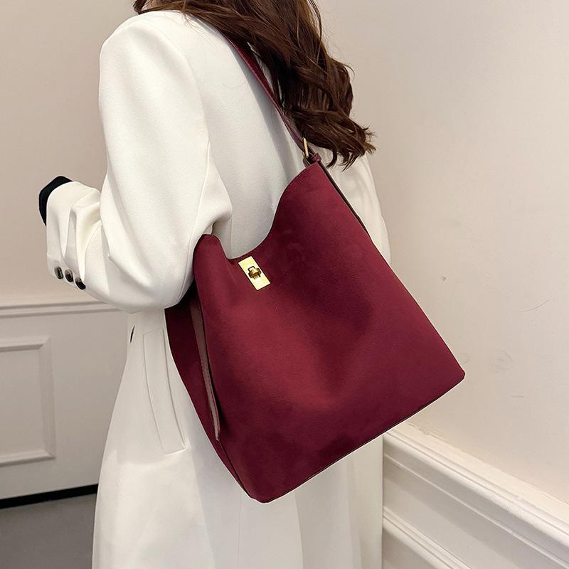 Вместительная замшевая сумка в стиле ретро для通勤, женская новая универсальная сумка через плечо, сумка-мессенджер, сумка-ведро 2025