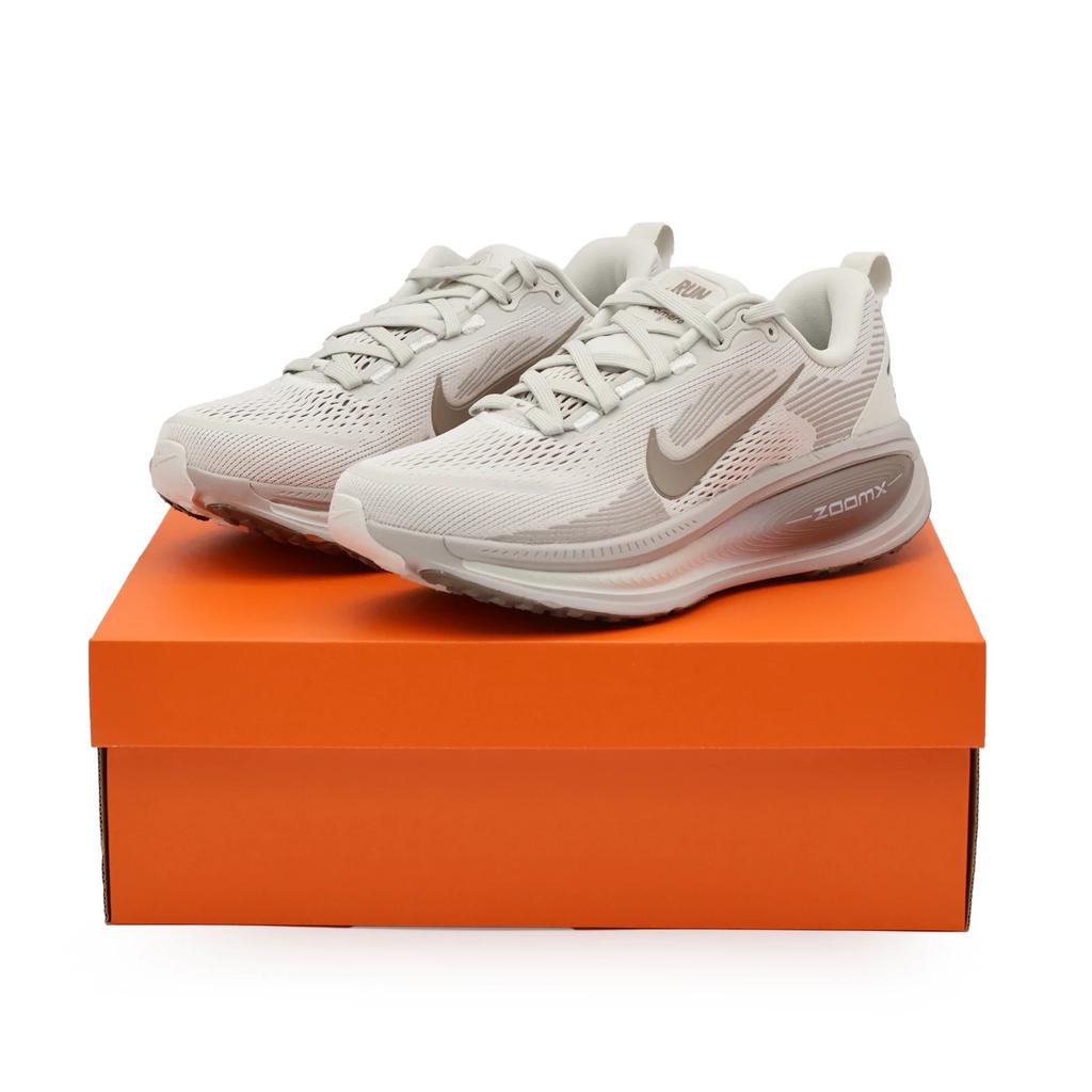 HM6804-003 Nike Vomero 18 Светлая кость Фантом Колледж Серый Норковый Коричневый (Женский)