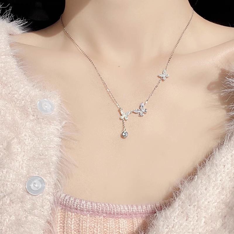 Серебряное ожерелье с подвеской-кисточкой из бабочки и циркония - Легкая роскошная цепочка на ключицы для женщин