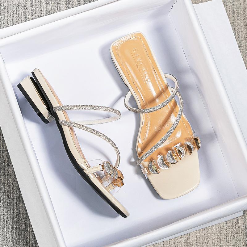 Модные женские тапочки Лето Новые уличные тапочки с заклепками Женские сандалии на среднем каблуке Женские тапочки Большой размер 41-43