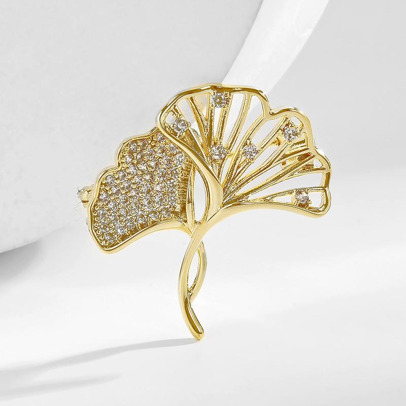 Double Ginkgo Biloba High-End Exquisite And Small Fixed Buckle Collar Pin Clothing Anti-Light Fashion Light Luxury Versatile Brooch