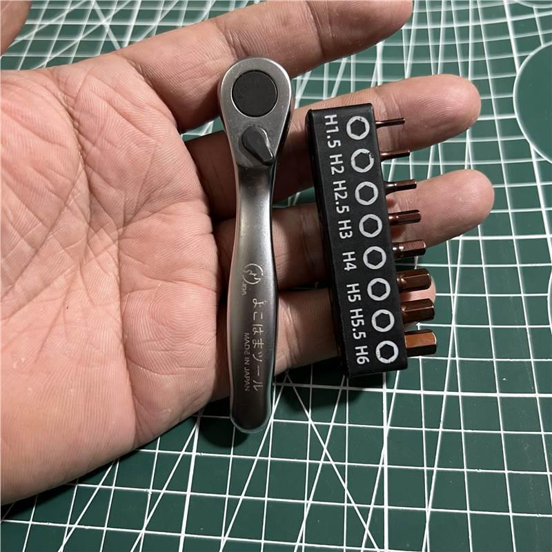 Рукоятка мини-трещотки Yokohama 1/4" - Двусторонняя с быстрым сбросом для вращения вперед и назад