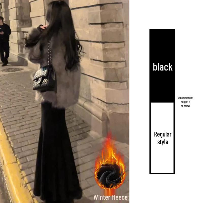 Black High-Waisted Knit A-Line Fishtail Skirt, Hip-Hugging Mid-Length Design for Spring 2025 and Autumn/Winter Women's Fashion.