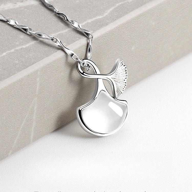 Fan-shaped Apricot Leaf Shell Necklace for Women with Light Luxury Niche Design with Diamond Plated New Style Collarbone Chain