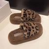 2025 осень и зима интернет-знаменитости леопардовый принт модные универсальные пушистые тапочки женские носят тапочки на платформе хлопковые тапочки