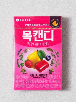 Леденцы Lotte «Смешанная ягода» для горла 38 г