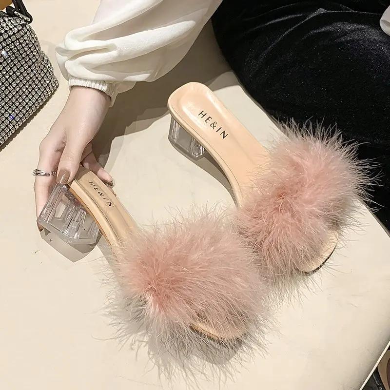 Женские летние уличные модные тапочки с квадратным носком на высоком каблуке для офиса, женские шлепанцы с перьями, шикарная классика, меховая обувь