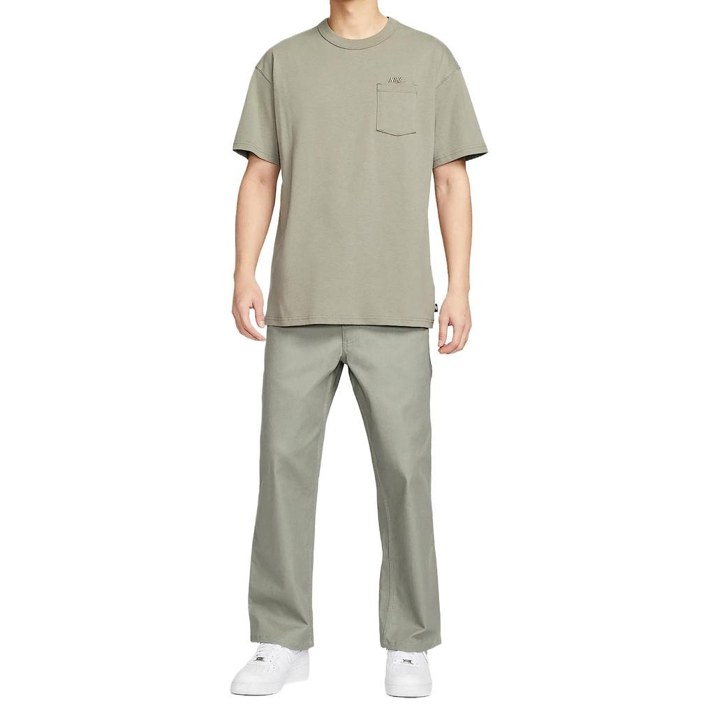 Nike Спортивная одежда Swoosh Premium Essentials Минималистичная мода Универсальная Классическая Футболка с карманом и коротким рукавом Мужская одежда Топы Светло-армейский-зеленый DQ9296-320