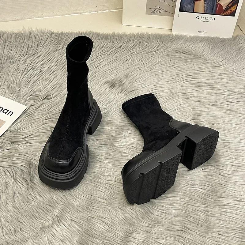 Зимние женские короткие сапоги на платформе, модные замшевые ботильоны без застежек, элегантные женские уличные ботинки с толстой подошвой, модель 2024