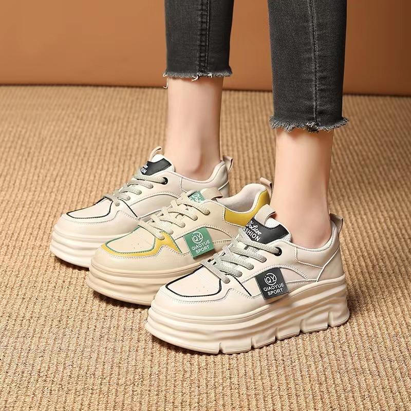 Новые весенние туфли для маффинов на толстой подошве, корейская версия, универсальная повседневная женская спортивная обувь одинакового цвета, удлиняющая спортивная обувь