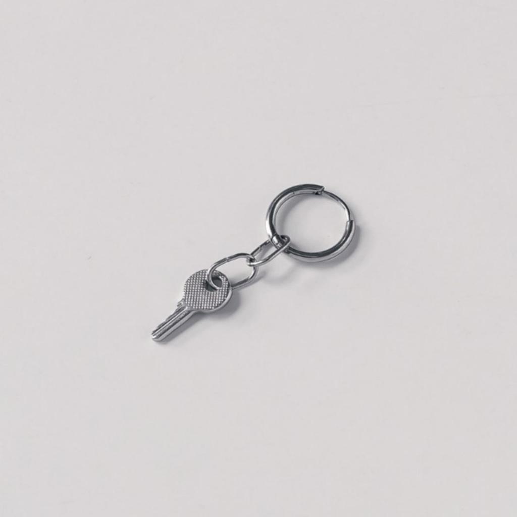 [STRAY KIDS Hyunjin Style] Стальное кольцо-серьга в виде ключа или кафф