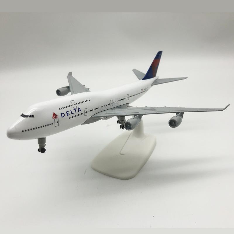 20см Модель самолета B747 Игрушка Delta Airlines Украшение Детский подарок Миниатюрная копия самолета Коллекционная
