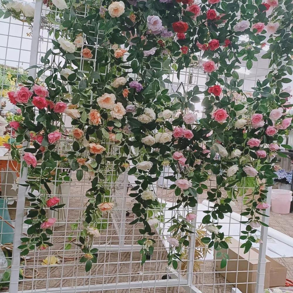 Цветочная гирлянда из искусственных розовых лоз с зелеными листьями, висящая на внутренней и внешней стене дома, в саду, на свадьбе, на летней веранде, на террасе, на балконе, декор