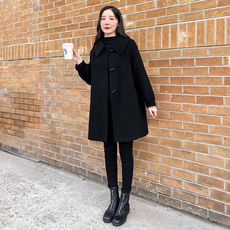Пальто женское шерстяное свободного кроя в корейском стиле на пуговицах-рожках, средней длины, приталенное, подчеркивающее фигуру