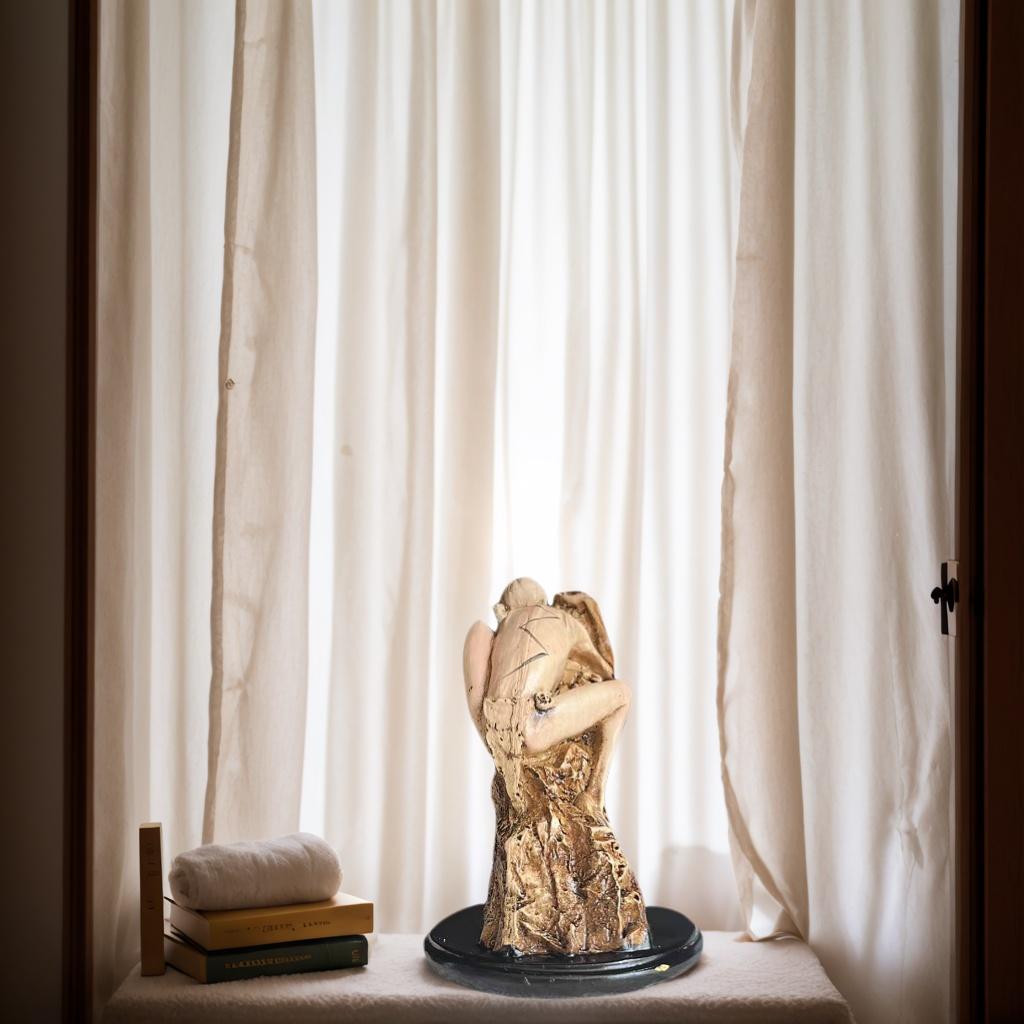 1 Piece of Tree-Hugging Humanoid Art Statue Ornament, Abstract Nature Fusion Design, Living Room Desktop Soft Decoration, Creative Atmosphere Display