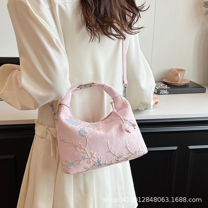 New Chinese Lace Embroidered Portable Small Bag 2025 New Fashion Super Fire Messenger Bag Internet Celebrity Explosion Commuter Bag