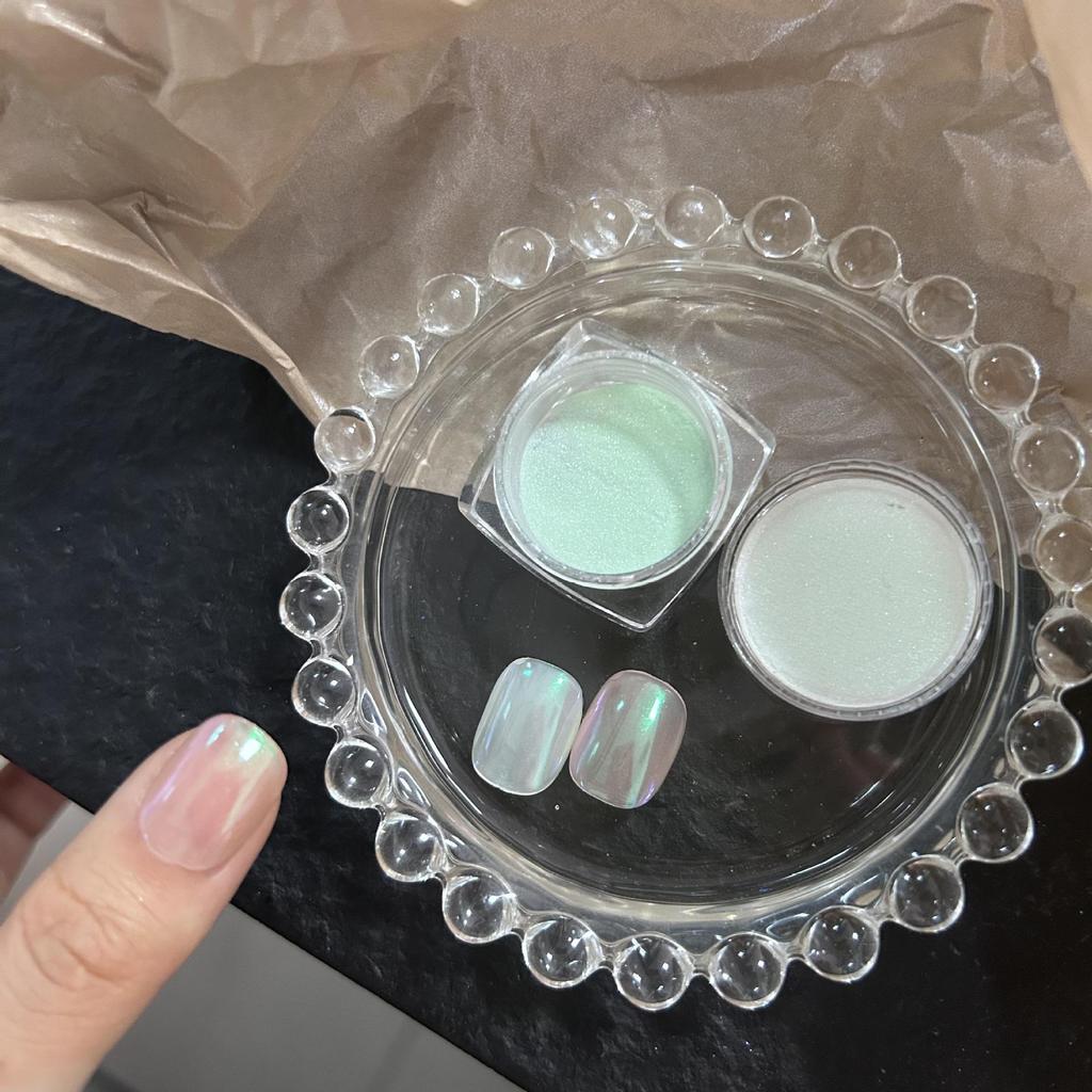 Маникюр с жемчужной пудрой Hailey Lux Satin: Свадебные ногти «Белый лунный свет»