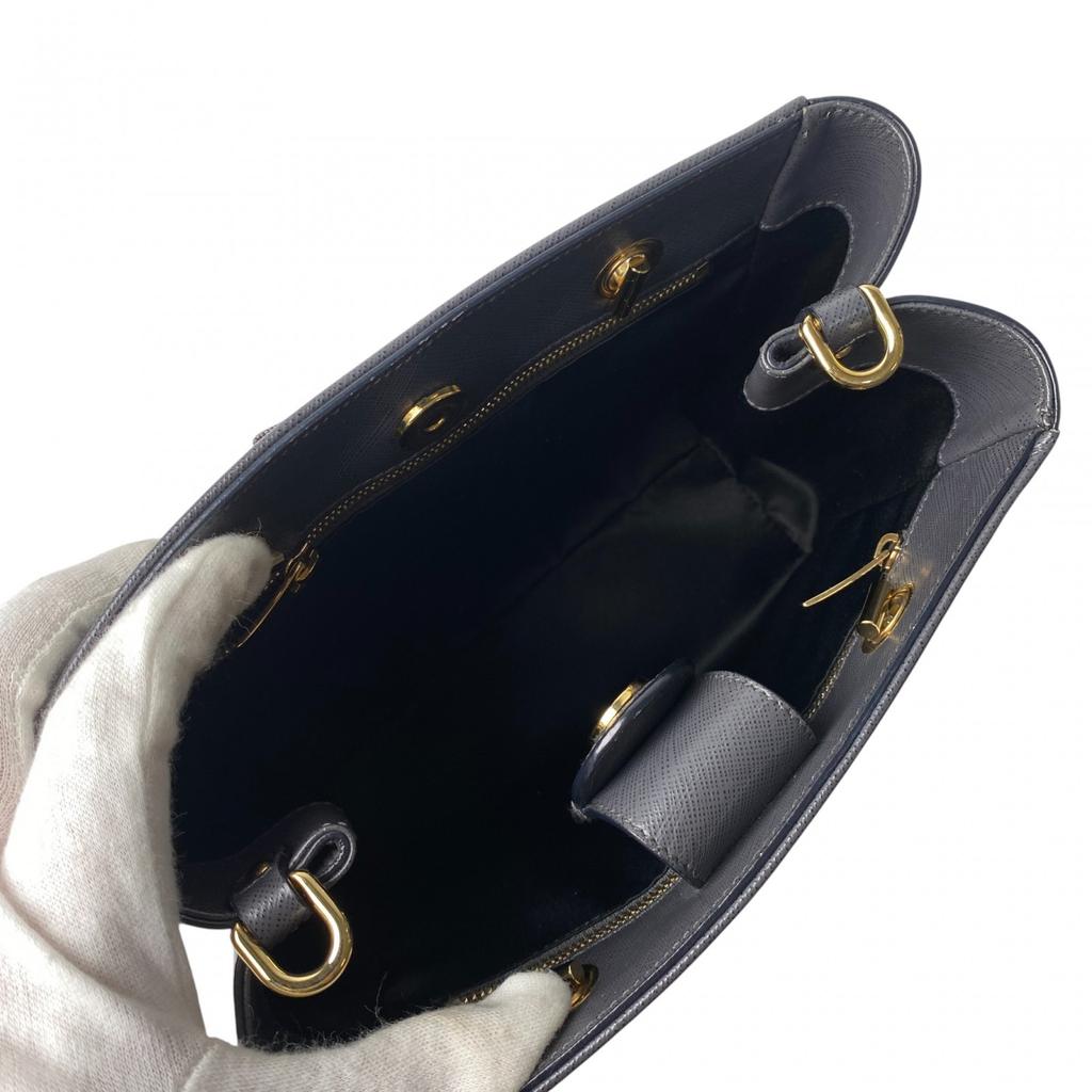 Подержанная женская сумка через плечо Salvatore Ferragamo из серой кожи