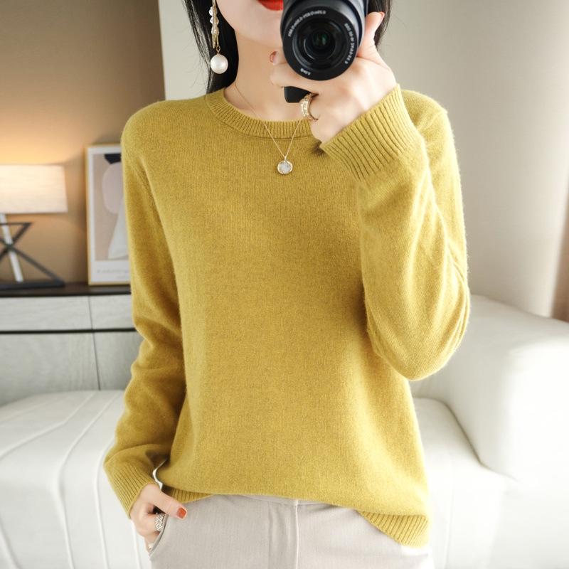 2025 Autumn/Winter Women's Plus Size Korean Style Loose Knit Sweater, Versatile Round Neck Base Layer.