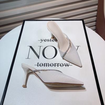 Верхняя одежда темперамент Баотоу полушлейф знаменитость маленькая свежая девушка стразы острый носок тонкий каблук высокий каблук крутые шлепанцы