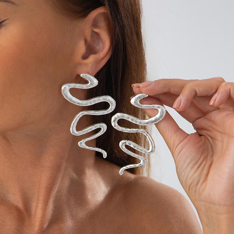 Punk Style Exaggerate Snake Drop Earrings Retro Design for Women Irregular Long Stud Earrings Spicy Girls Jewelry Accessory Gift