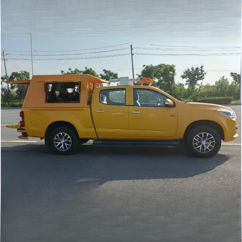 Dongfeng Compact Rescue Vehicle: Features generator, cable reel, portable chainsaw, breaching, cutting tools, and more.