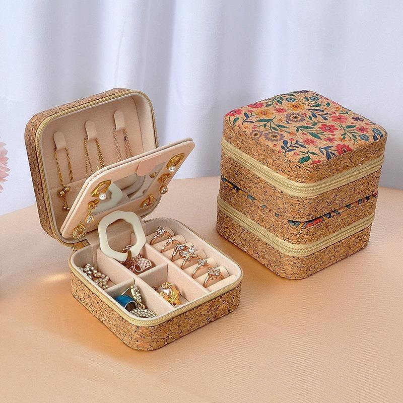 Retro high-end printed jewelry box, portable earrings, ring box, jewelry packaging, storage box, jewelry box.