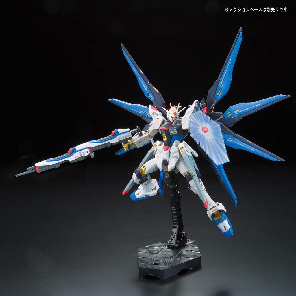 BANDAI SPIRITS RG Mobile Suit Gundam SEED DESTINY Strike Freedom Gundam Scale Plastic Model ZGMF-X20A 1/144 Color-coded