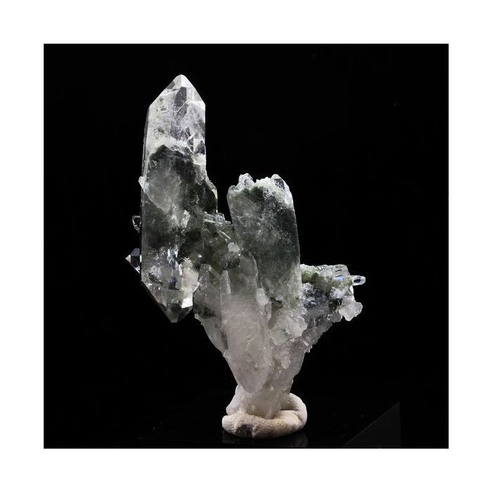 Pierres et Minéraux. Quartz + Chlorite. 92.0 ct. Vizille, Isère, France..