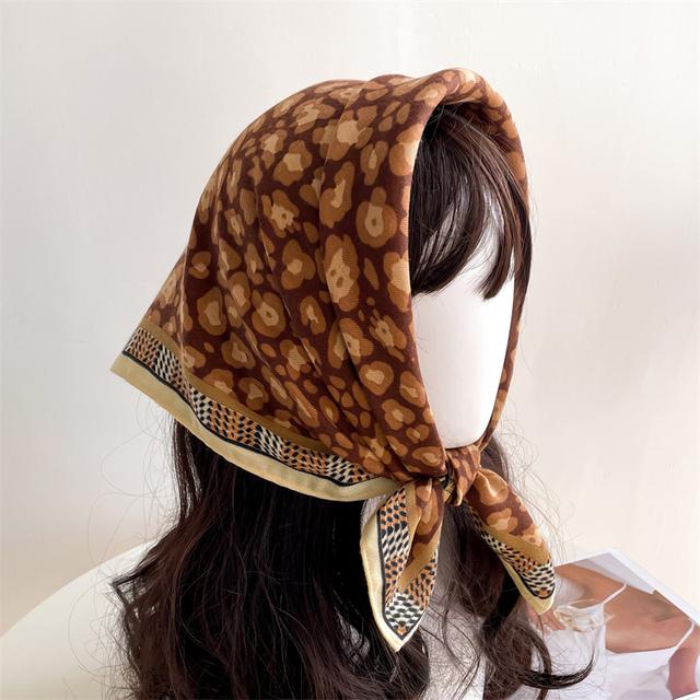 Дизайнерский велюровый квадратный шарф для женщин, шейный платок, галстук, модный маленький клетчатый шарф для волос на запястьях, новый платок, бандана 