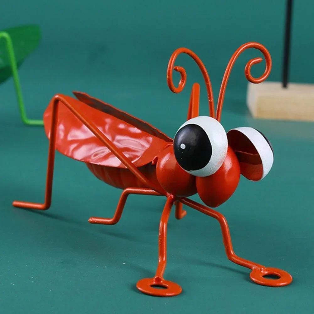 Garden Cute Creative Metal Grasshopper Statue Decoration Outdoor Tree Wall Art Garden Grasshopper Statue Decoration Courtyard