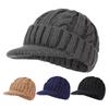 Мужская зимняя вязаная шапка среднего возраста с короткими полями, эластичная, с утолщенной витой текстурой, однотонная
