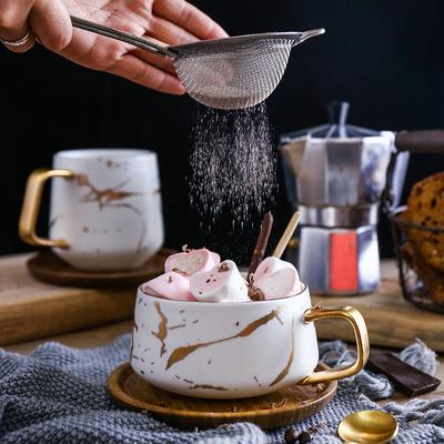 Мраморная матовая золотая кофейная чашка, японская черно-белая золотая керамическая кружка с деревянными чашками и блюдцами. Кубок Пномпеня
