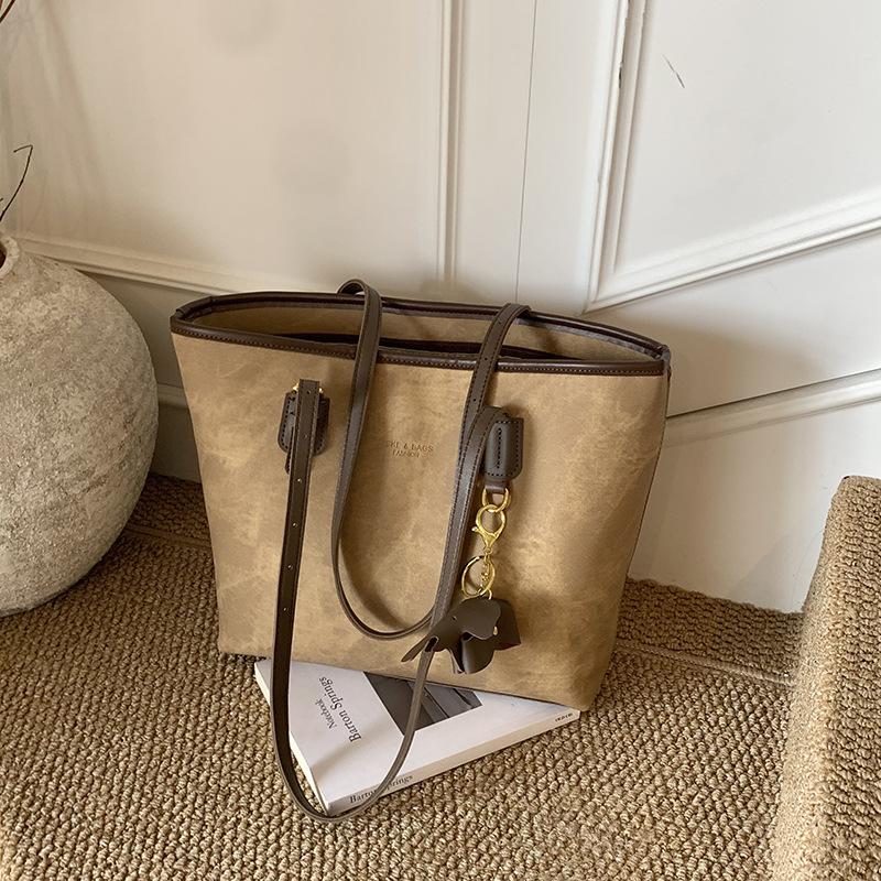 Сумка большой вместимости женская осень-зима 2025 новая повседневная нишевый дизайн сумка на плечо текстурная сумка-тоут для поездок