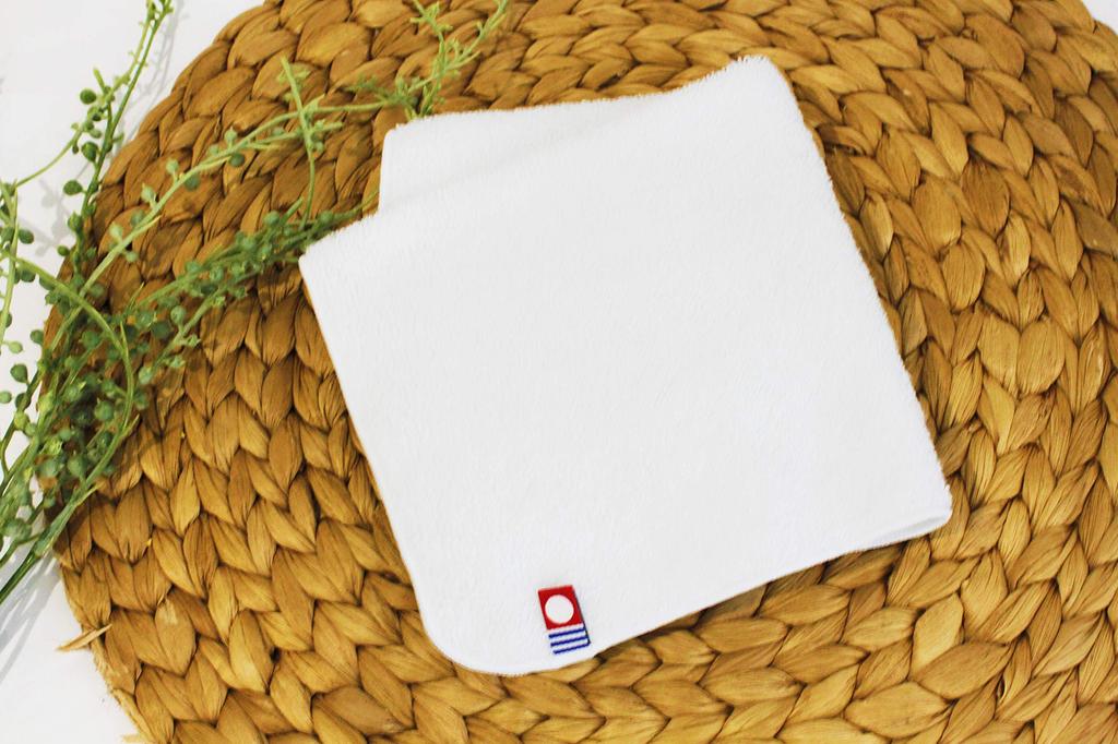 Azuma Shoji Imabari Bisuisen Handmade Lotion Beauty Soap 3 Hot Spring Water Comes with Foaming Net Tabibijin [Includes Towel] pieces/Contains